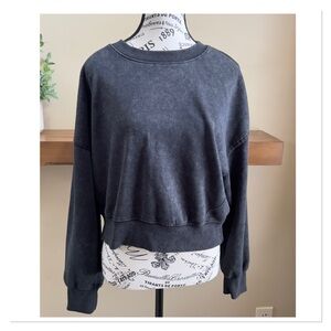 HIPPIE ROSE Washed Black Cropped Crewneck Sweatshirt